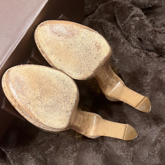 LOUIS VUITTON Rivoli Heels - Picture 10 of 15